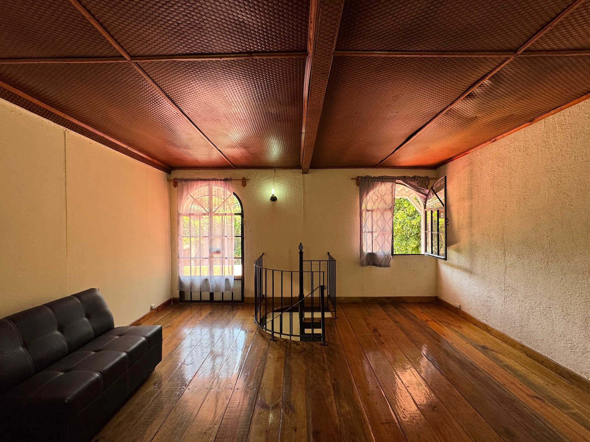 CASA EN ALQUILER EN ANTIGUA GUATEMALA