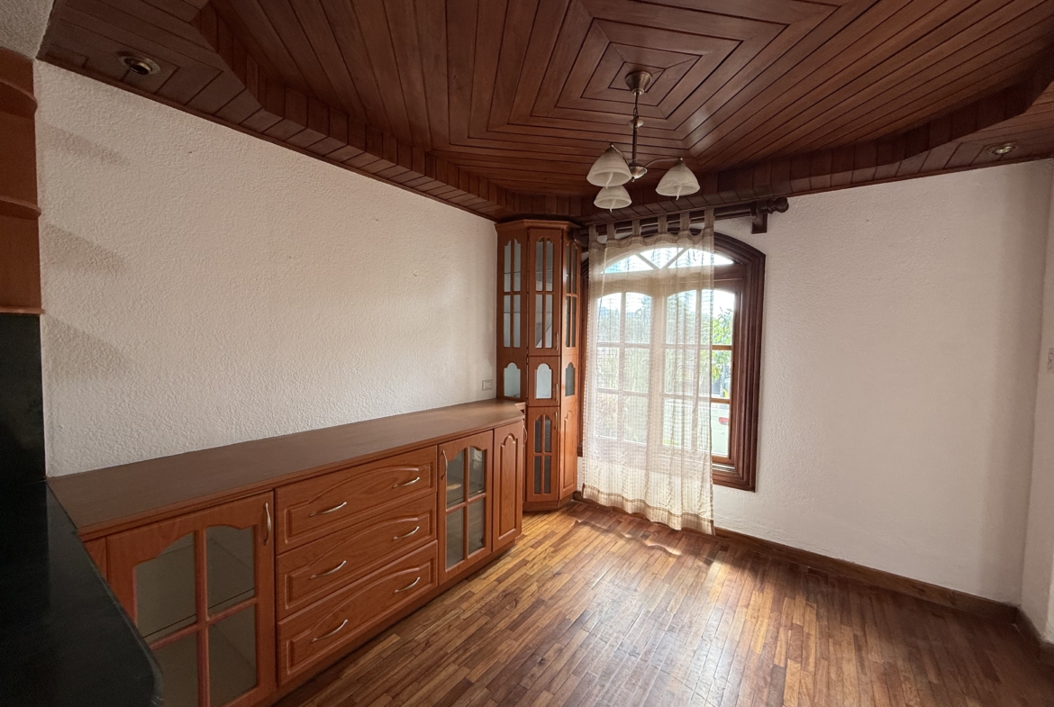 CASA EN ALQUILER EN SAN LUCAS SACATEPÉQUEZ