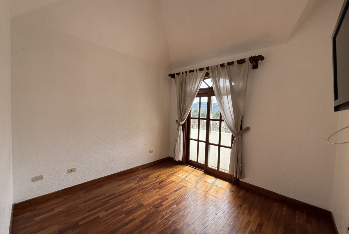 CASA EN ALQUILER EN SAN LUCAS SACATEPÉQUEZ
