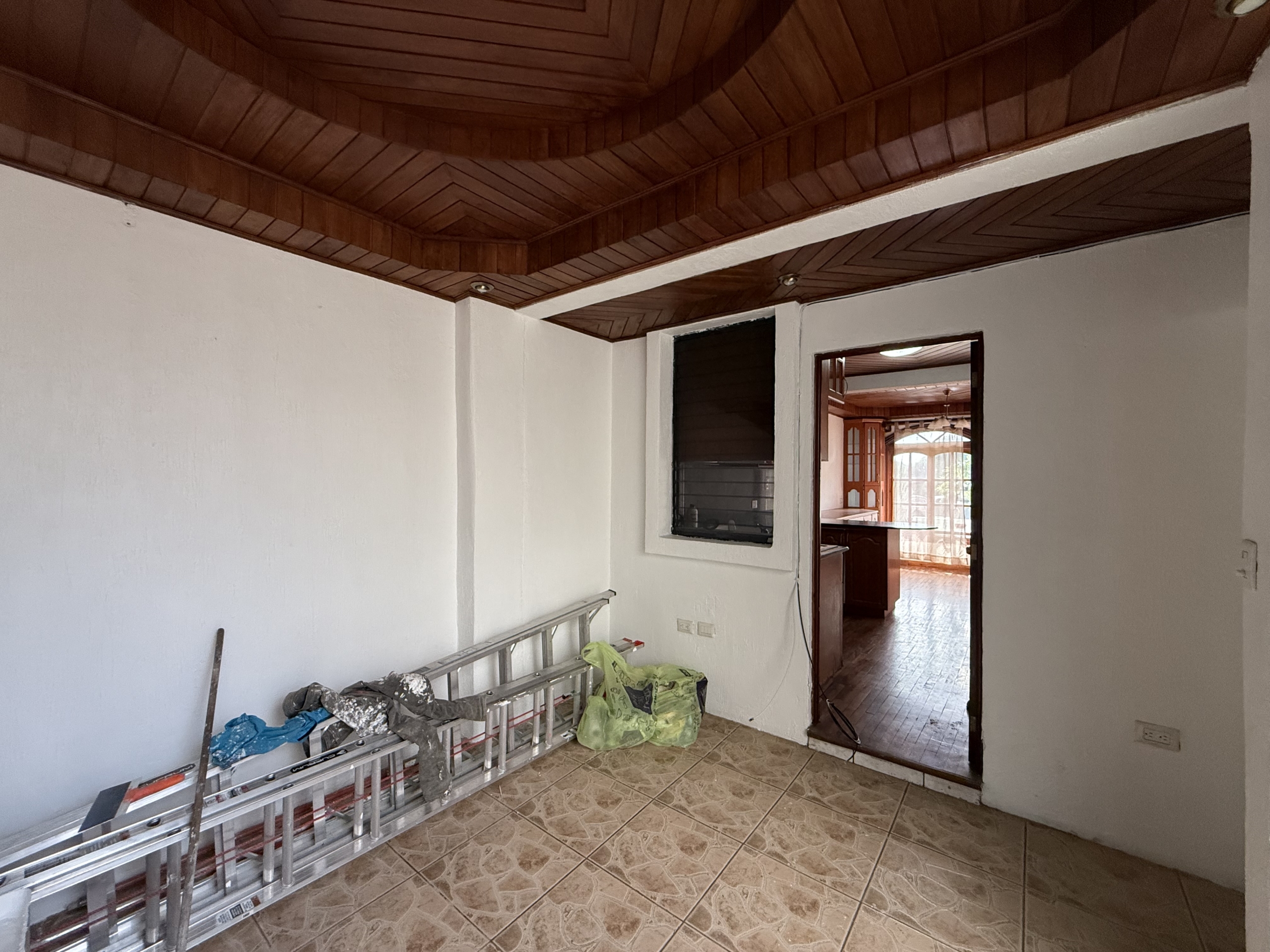 CASA EN ALQUILER EN SAN LUCAS SACATEPÉQUEZ