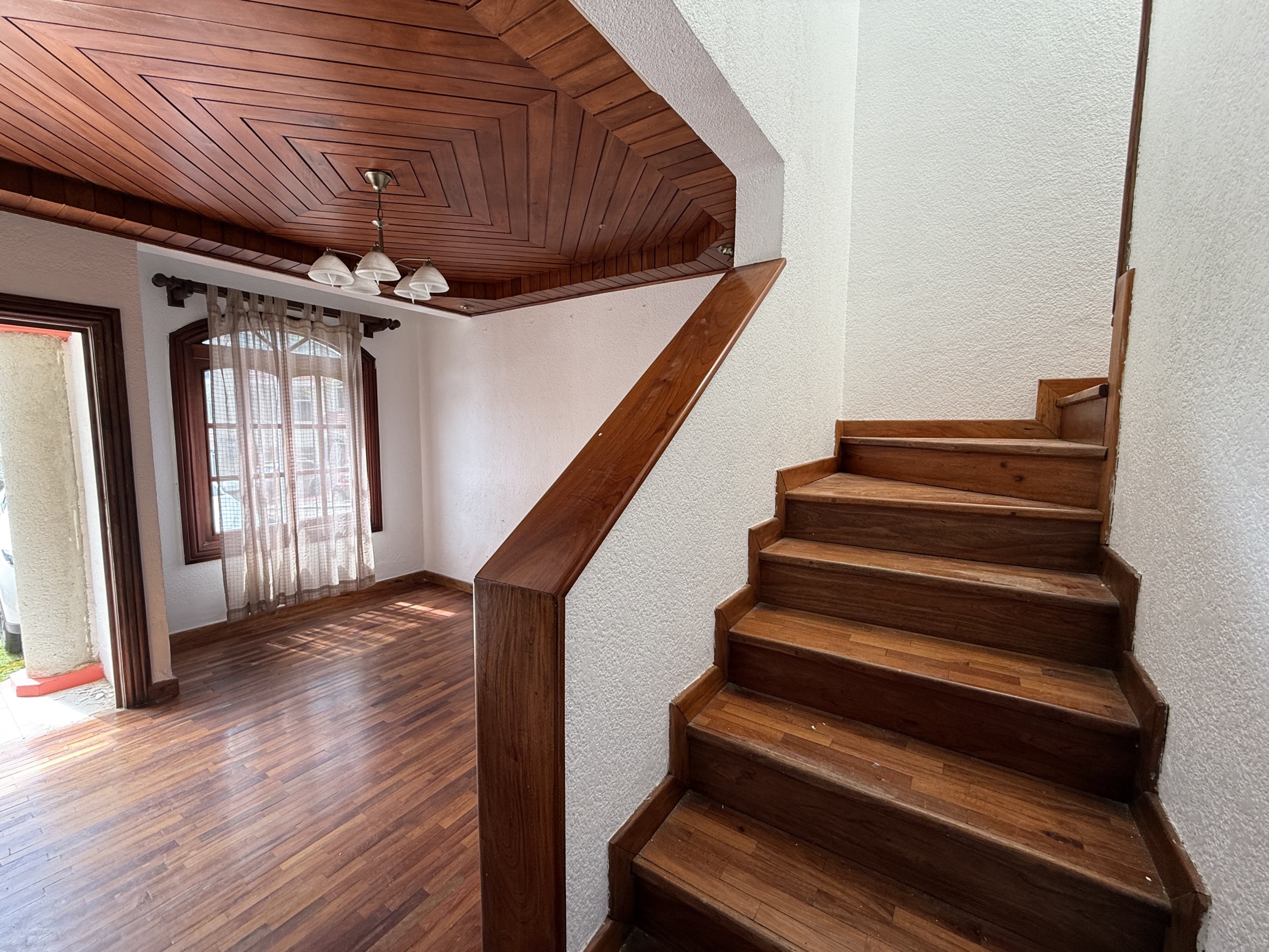 CASA EN ALQUILER EN SAN LUCAS SACATEPÉQUEZ
