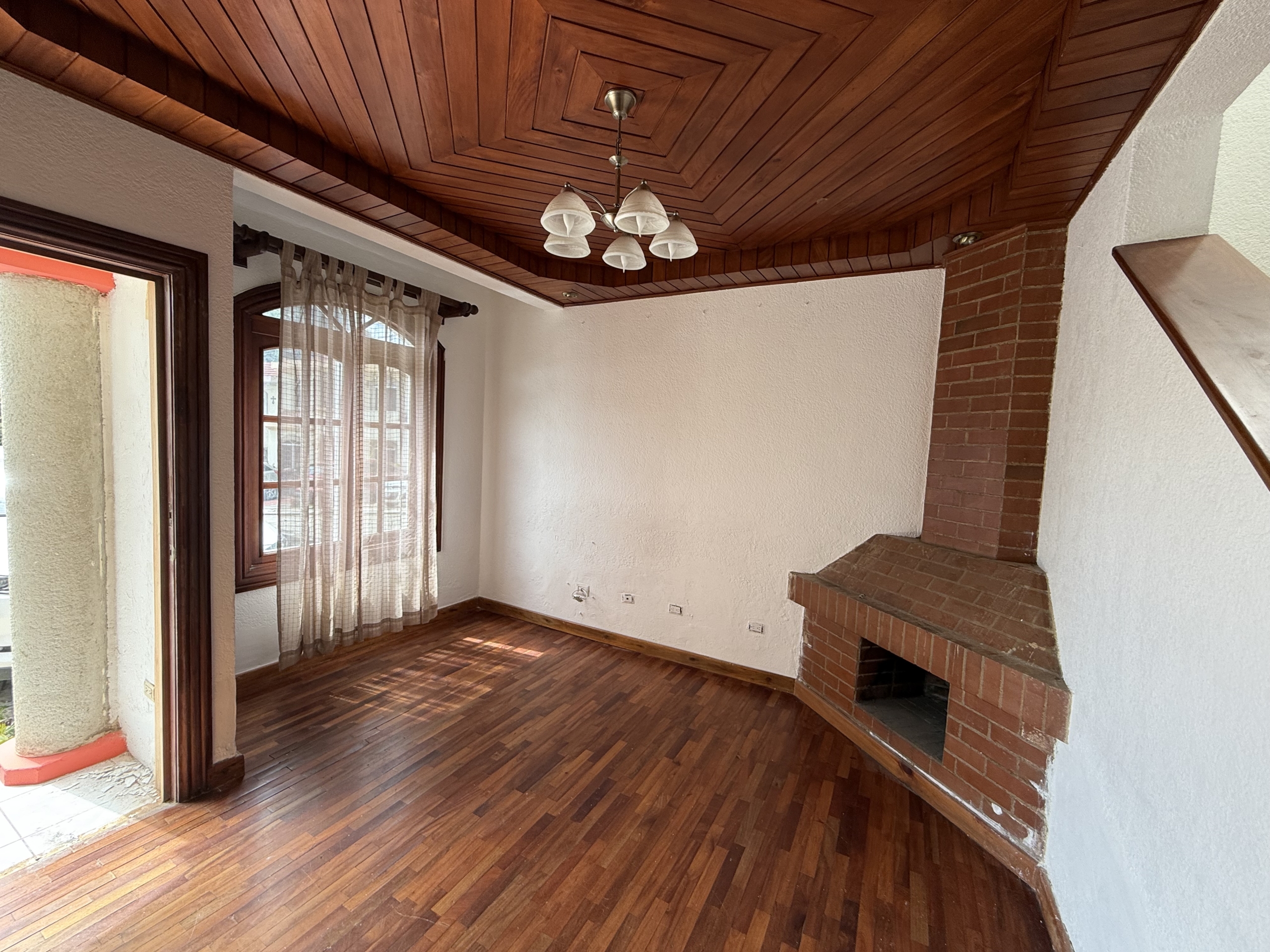 CASA EN ALQUILER EN SAN LUCAS SACATEPÉQUEZ