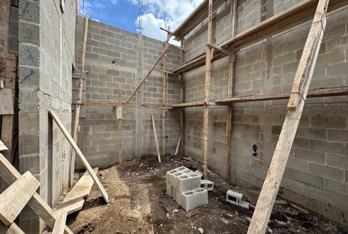 CASA EN CONSTRUCCIÓN EN VENTA EN ANTIGUA GUATEMALA