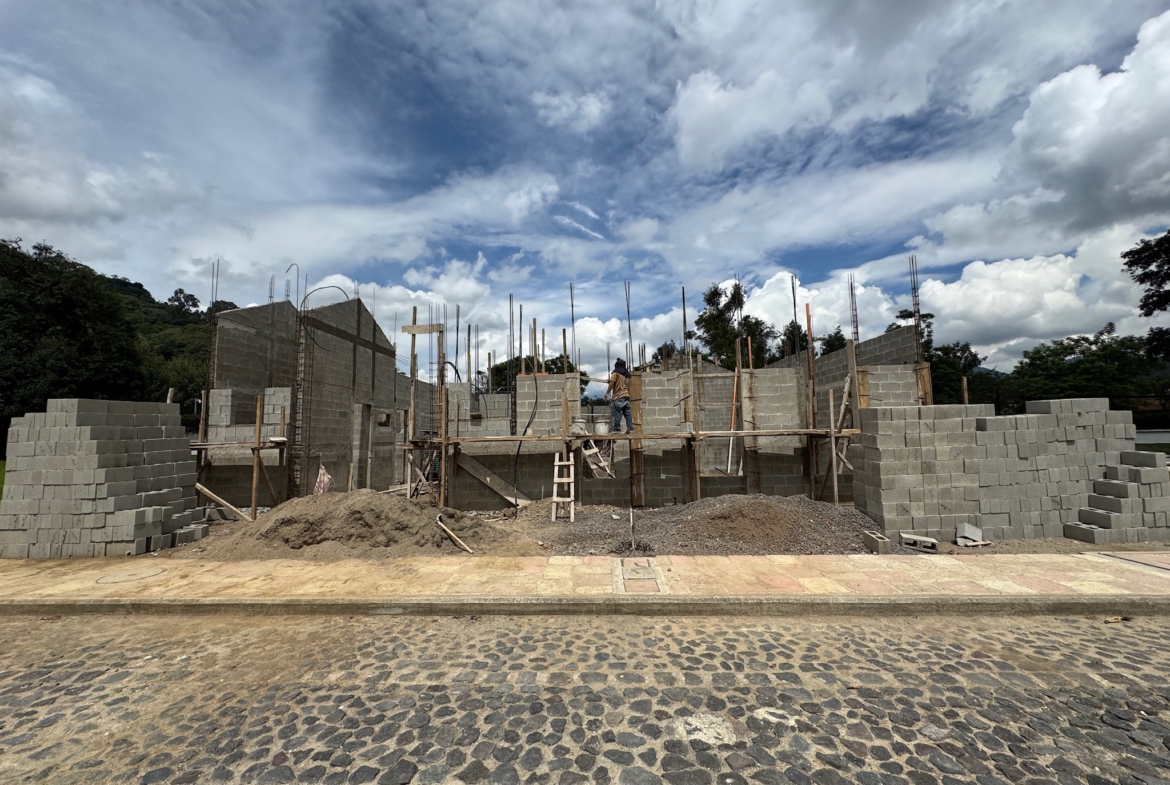 CASA EN CONSTRUCCIÓN EN VENTA EN ANTIGUA GUATEMALA