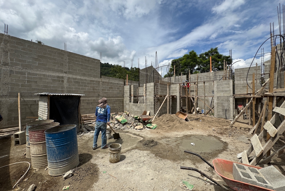 CASA EN CONSTRUCCIÓN EN VENTA EN ANTIGUA GUATEMALA