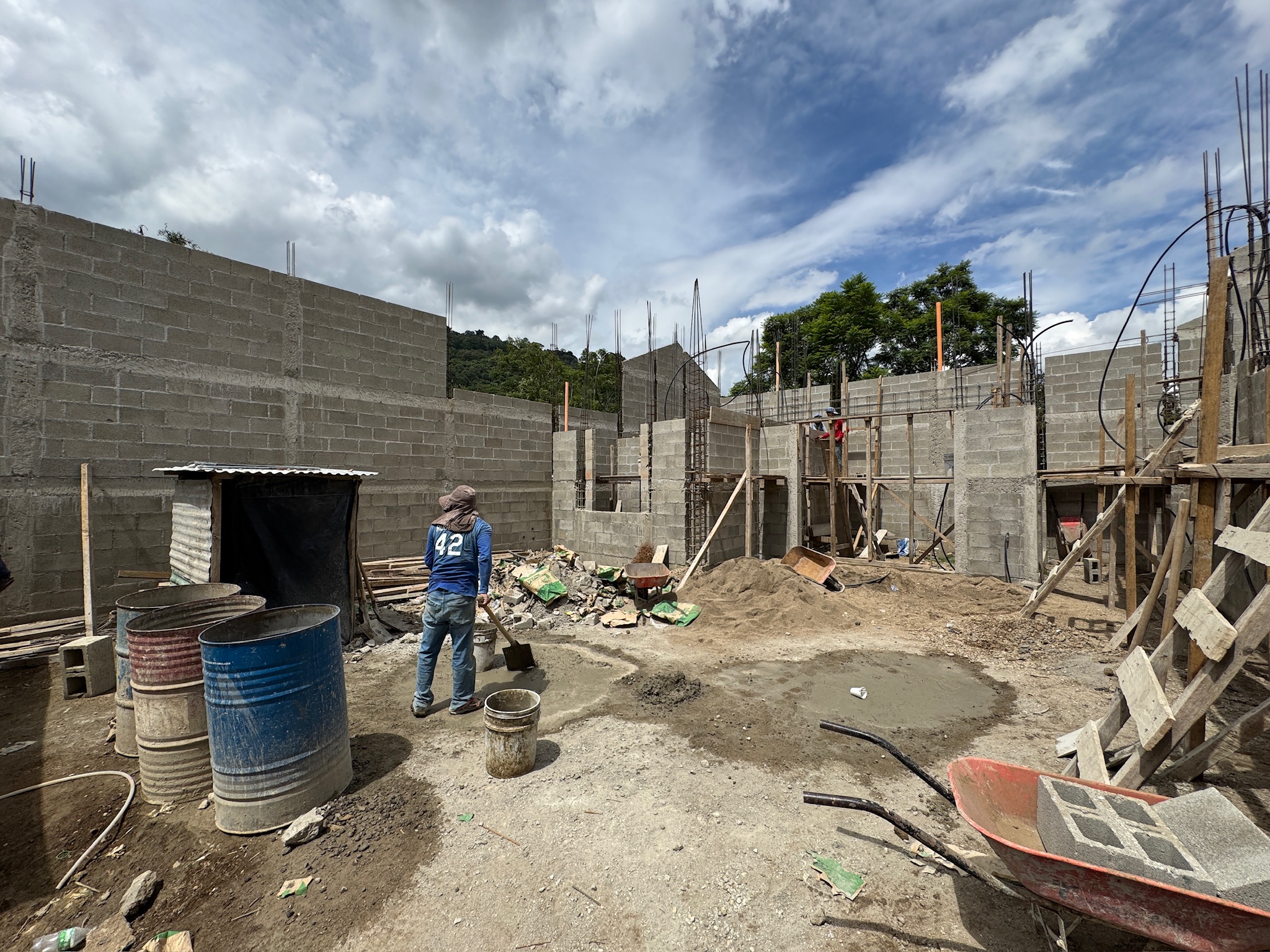 CASA EN CONSTRUCCIÓN EN VENTA EN ANTIGUA GUATEMALA