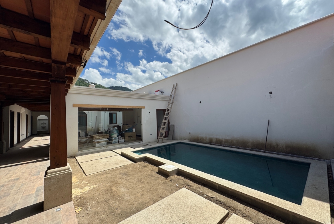 CASA EN CONSTRUCCIÓN EN VENTA EN ANTIGUA GUATEMALA