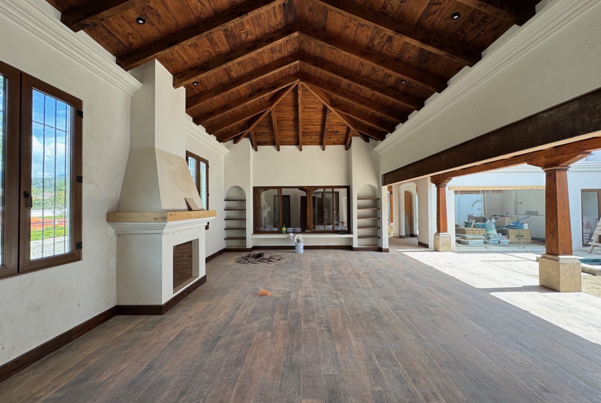 CASA EN CONSTRUCCIÓN EN VENTA EN ANTIGUA GUATEMALA