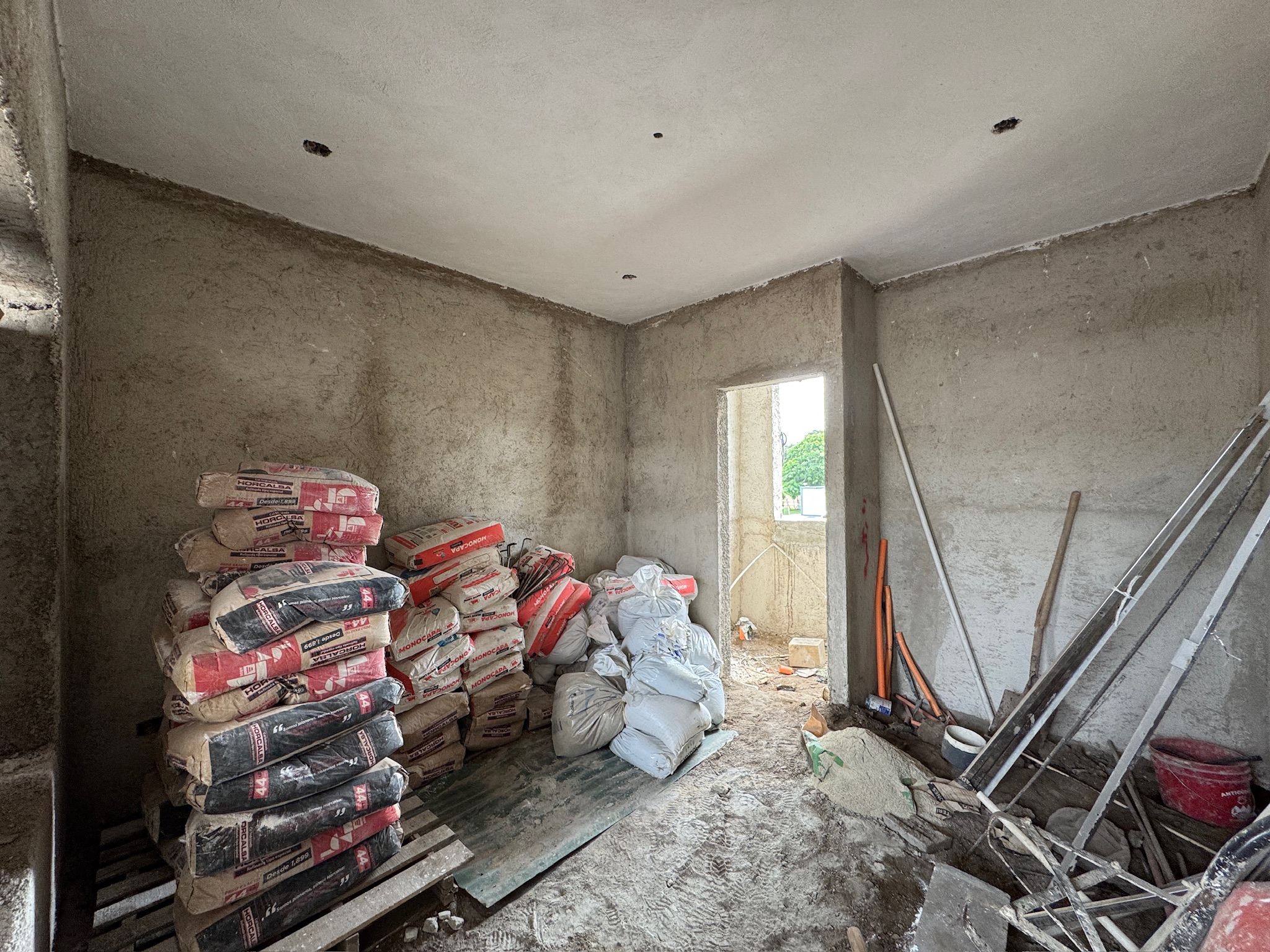 CASA EN CONSTRUCCIÓN EN VENTA EN ANTIGUA GUATEMALA