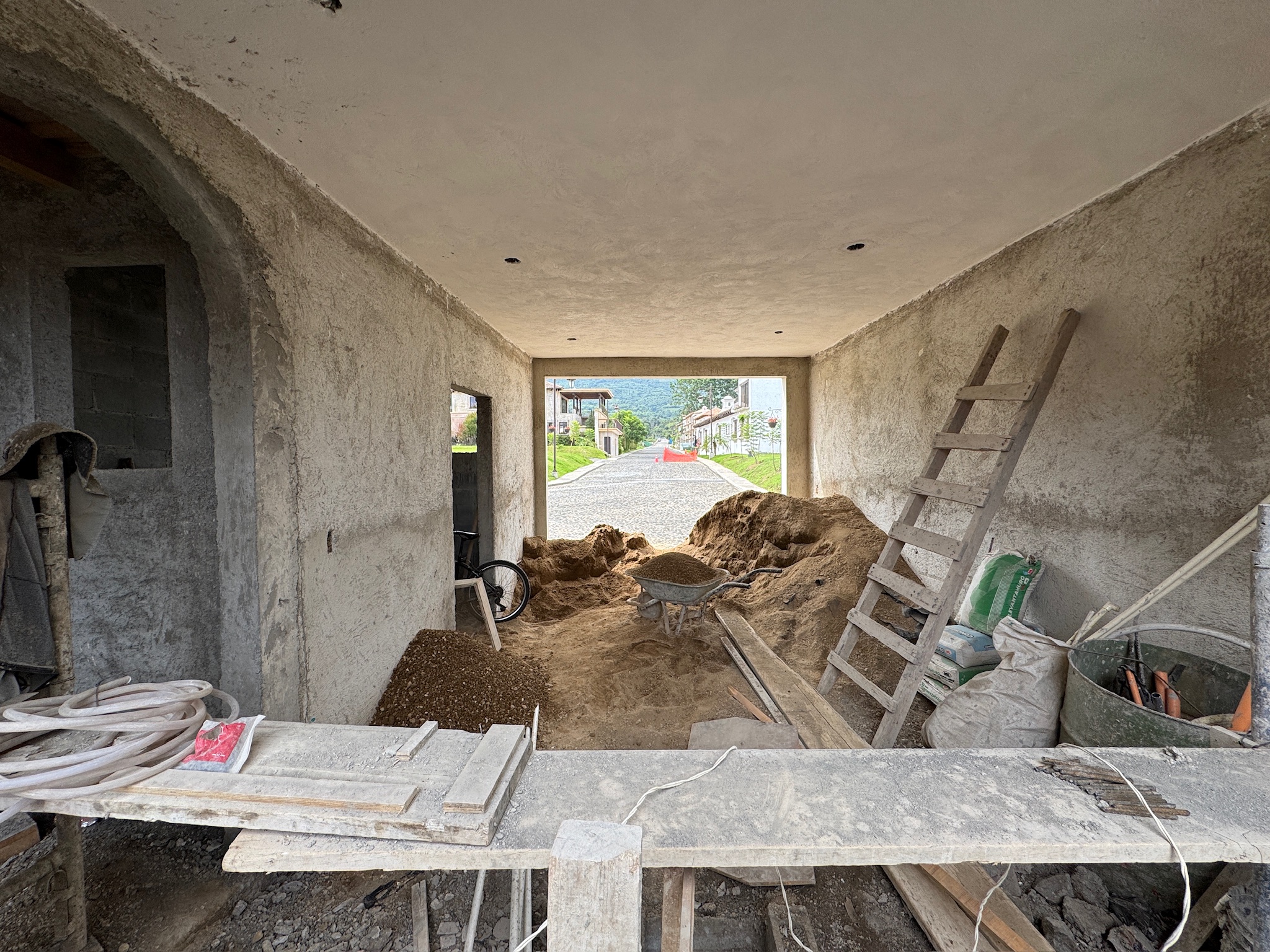 CASA EN CONSTRUCCIÓN EN VENTA EN ANTIGUA GUATEMALA