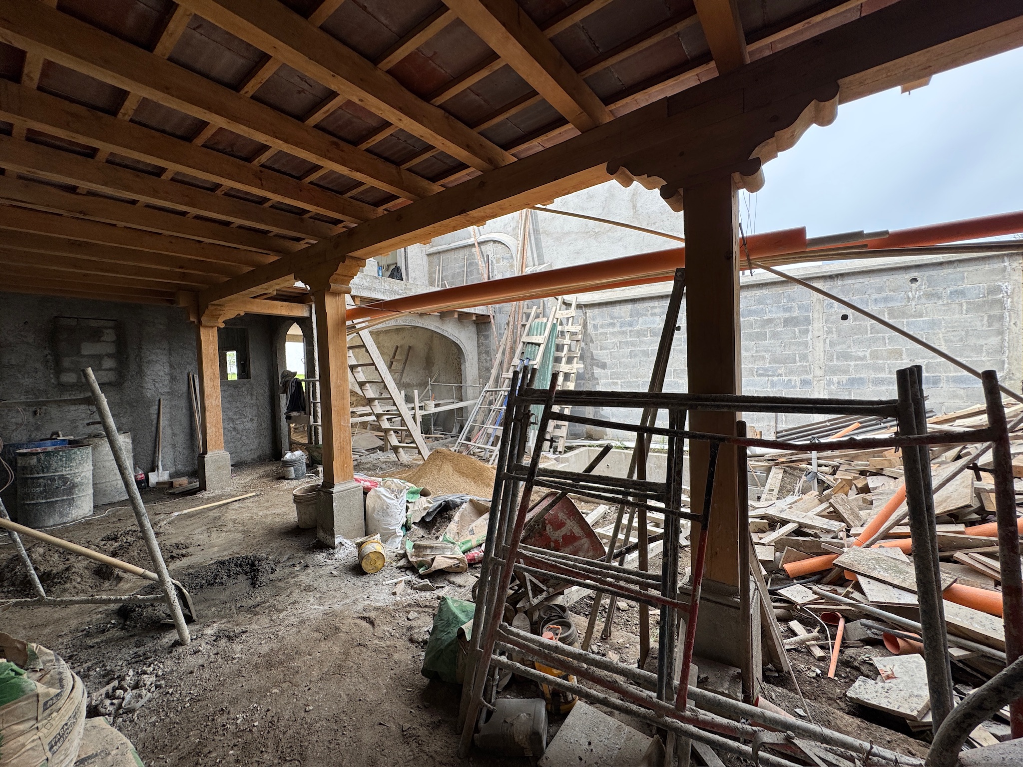 CASA EN CONSTRUCCIÓN EN VENTA EN ANTIGUA GUATEMALA
