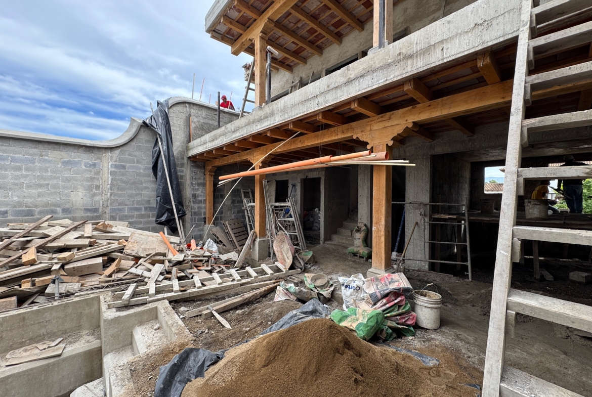CASA EN CONSTRUCCIÓN EN VENTA EN ANTIGUA GUATEMALA