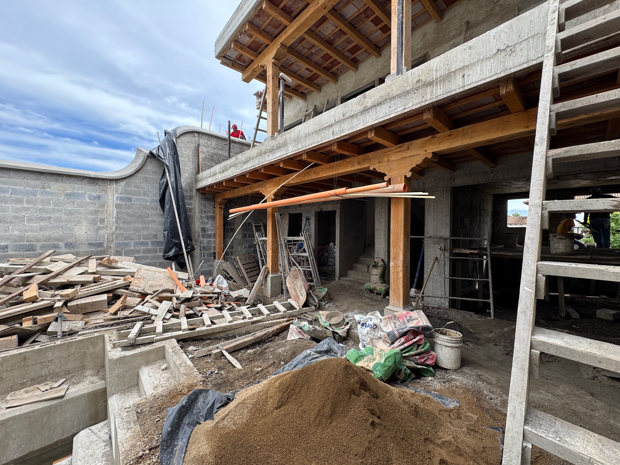 CASA EN CONSTRUCCIÓN EN VENTA EN ANTIGUA GUATEMALA
