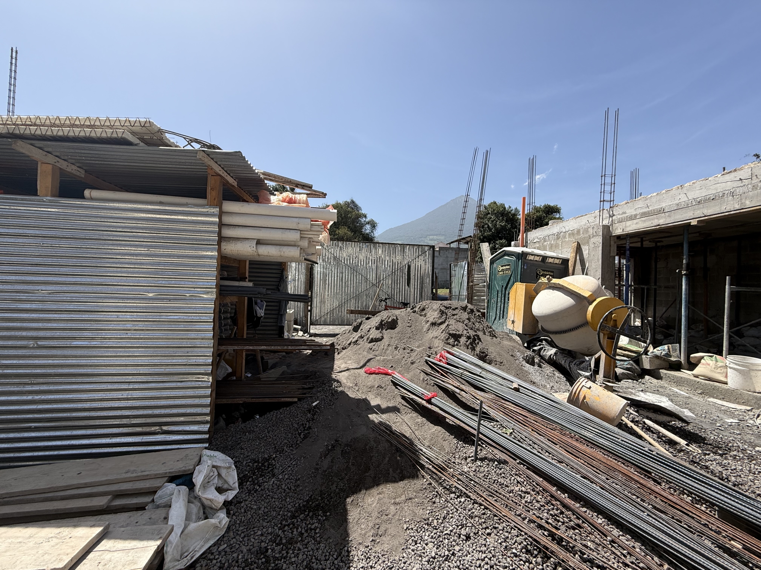 CASA EN VENTA EN CONSTRUCCIÓN EN ANTIGUA GUATEMALA