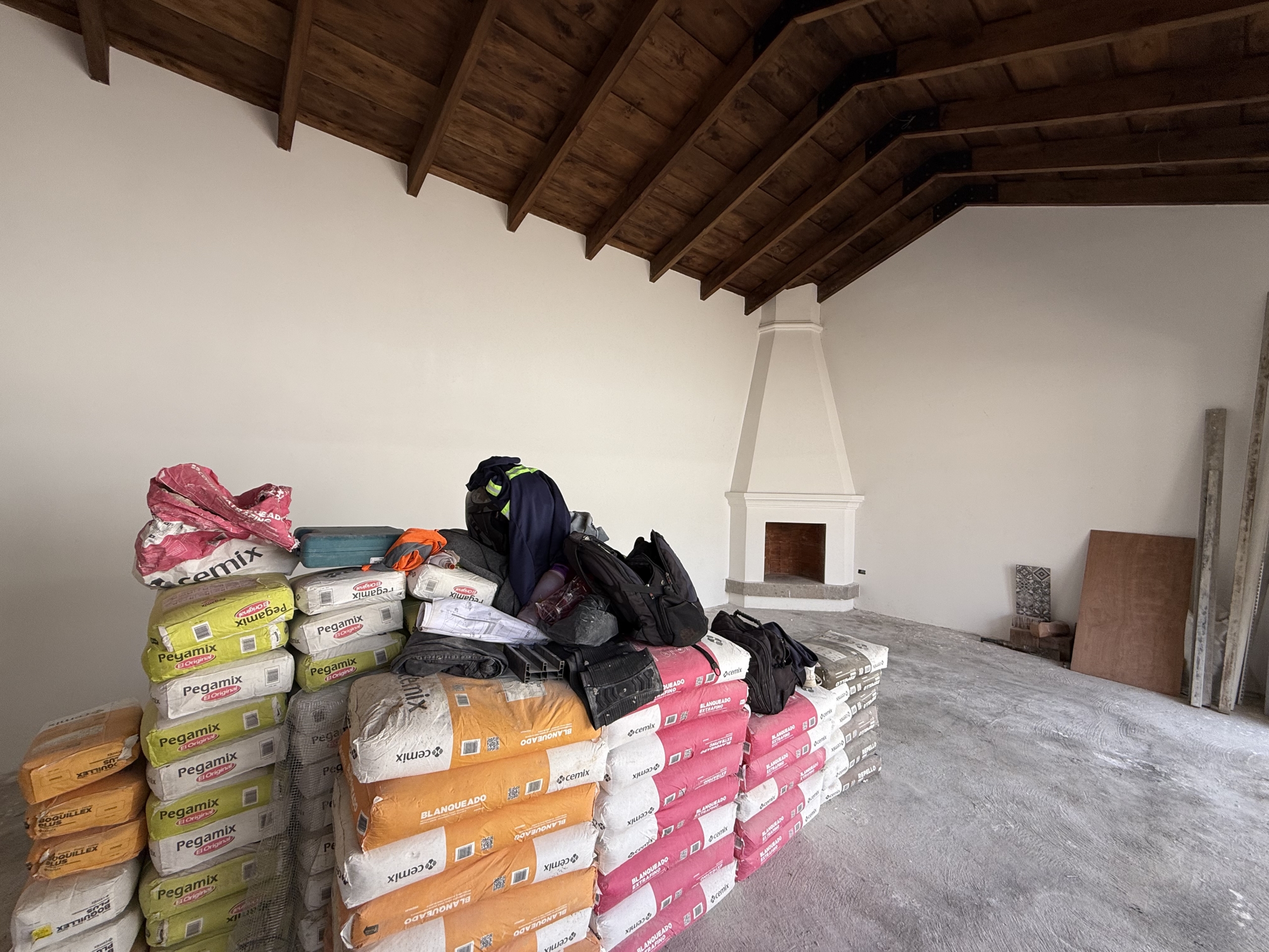 CASA EN CONSTRUCCIÓN EN ANTIGUA GUATEMALA EN VENTA