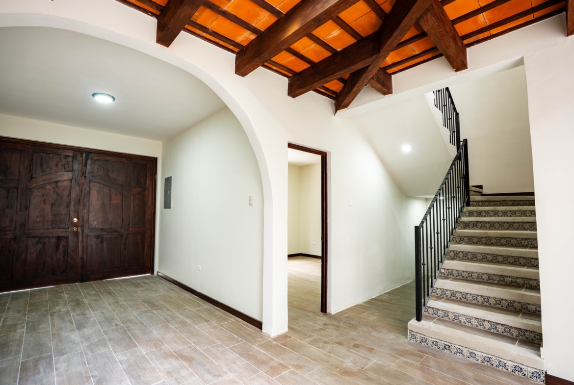 CASA EN VENTA EN ANTIGUA GUATEMALA
