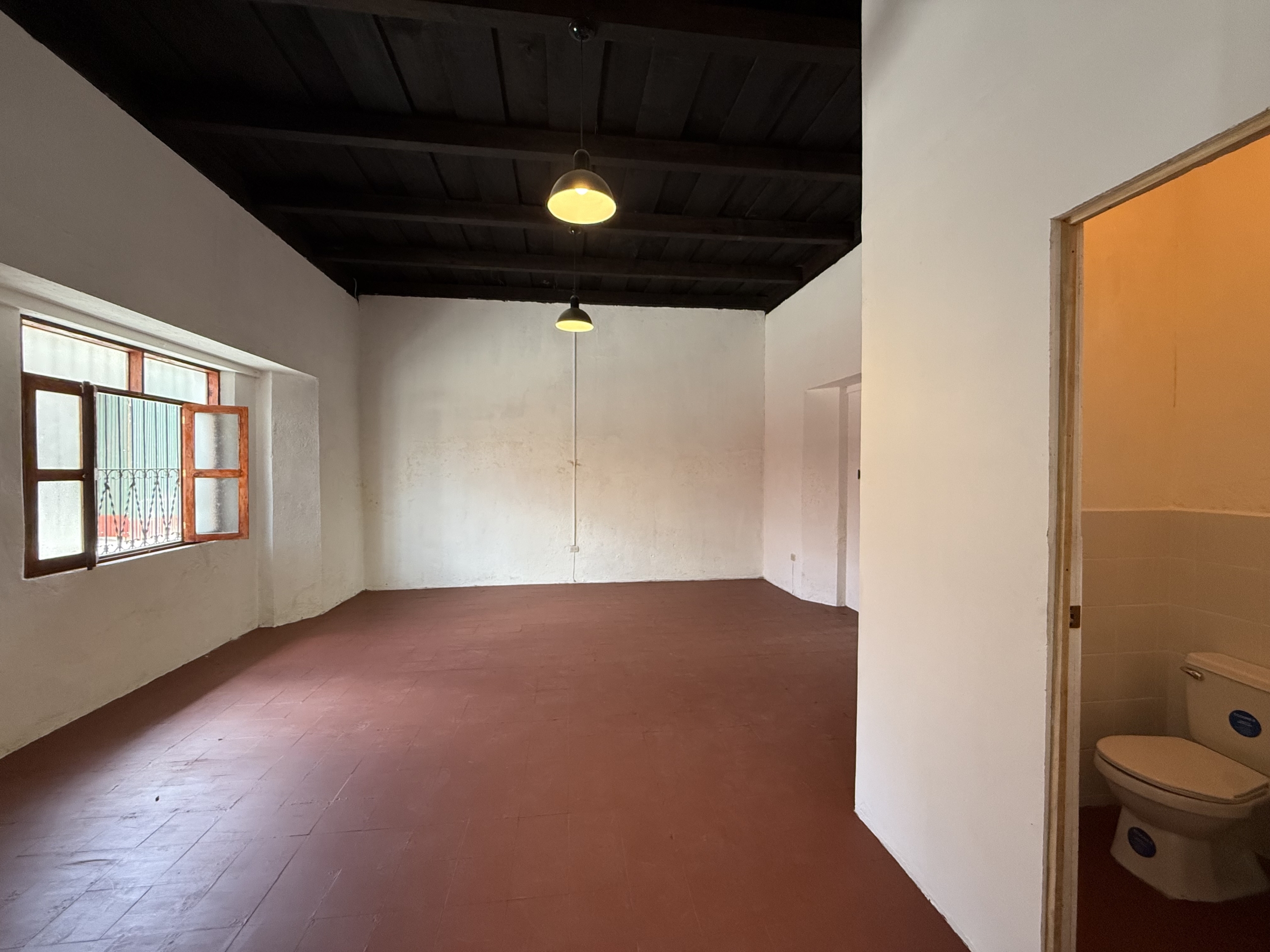 LOCAL COMERCIAL EN ALQUILER EN ANTIGUA GUATEMALA