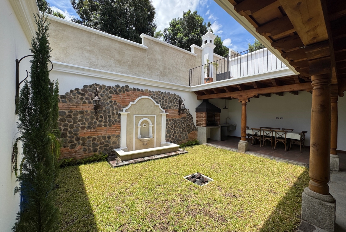 CASA AMUEBLADA EN ALQUILER EN ANTIGUA GUATEMALA