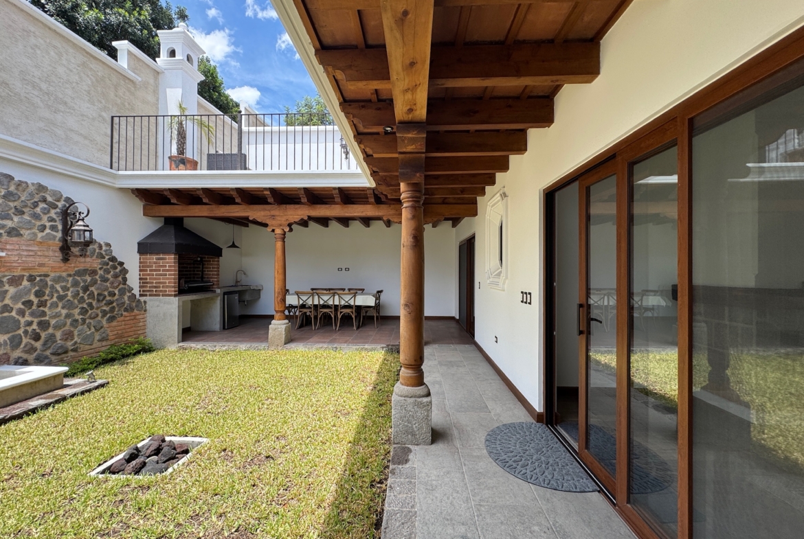 CASA AMUEBLADA EN ALQUILER EN ANTIGUA GUATEMALA