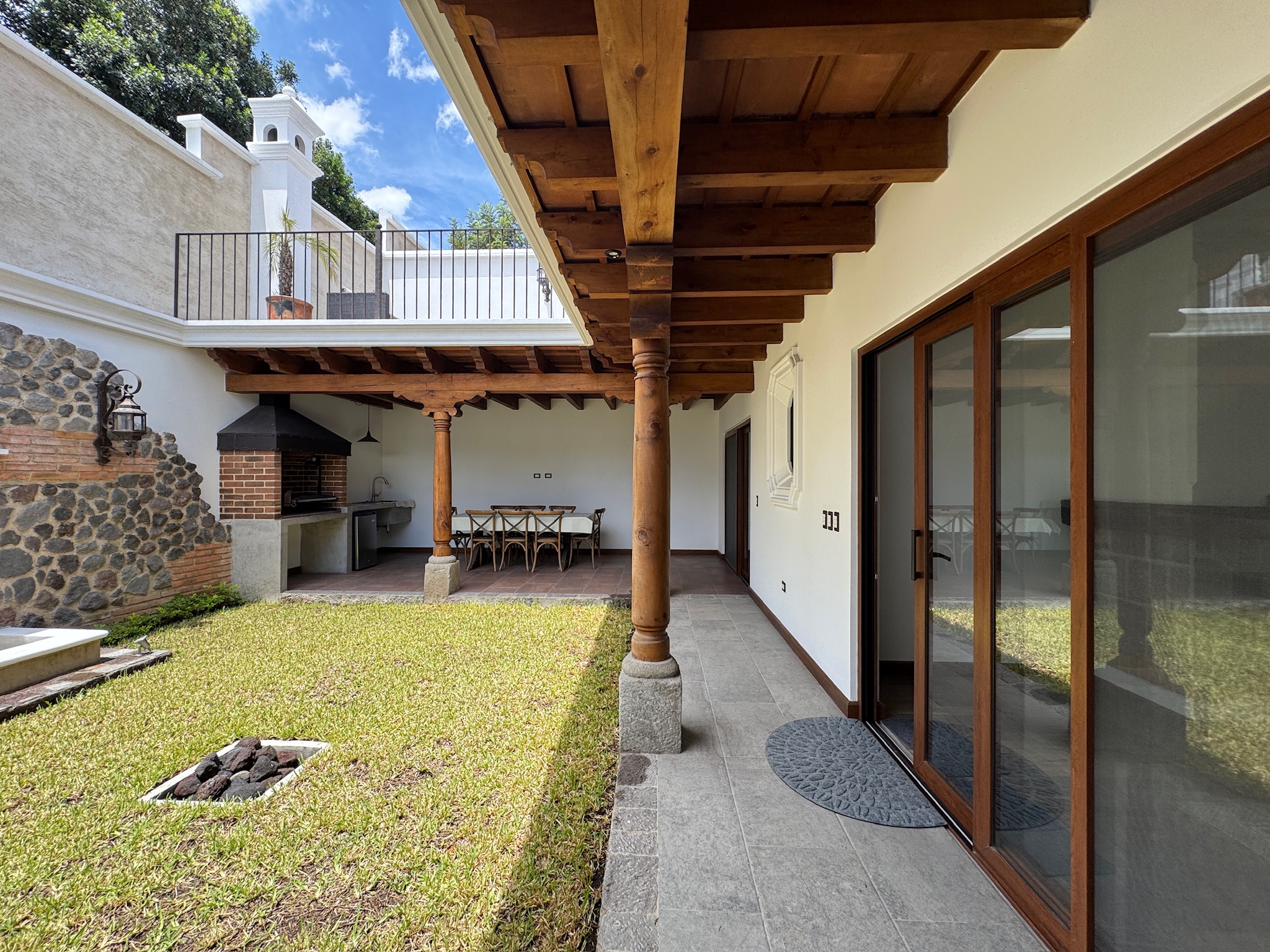 CASA AMUEBLADA EN ALQUILER EN ANTIGUA GUATEMALA