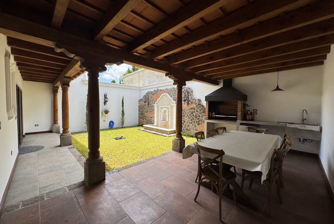 CASA AMUEBLADA EN ALQUILER EN ANTIGUA GUATEMALA