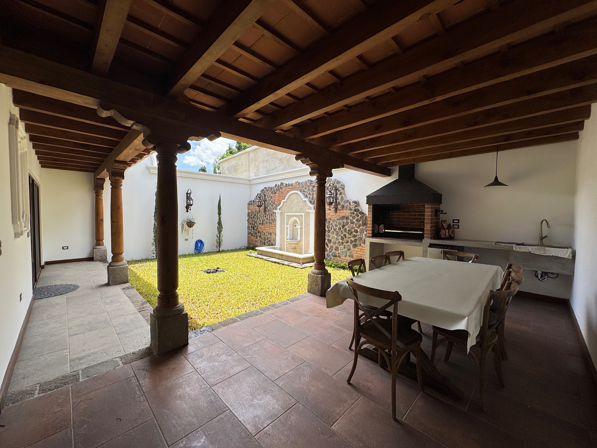CASA AMUEBLADA EN ALQUILER EN ANTIGUA GUATEMALA