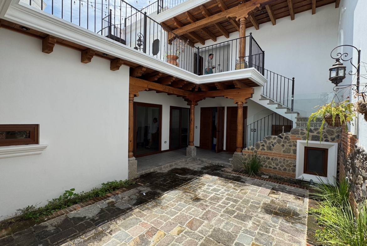 CASA AMUEBLADA EN ALQUILER EN ANTIGUA GUATEMALA