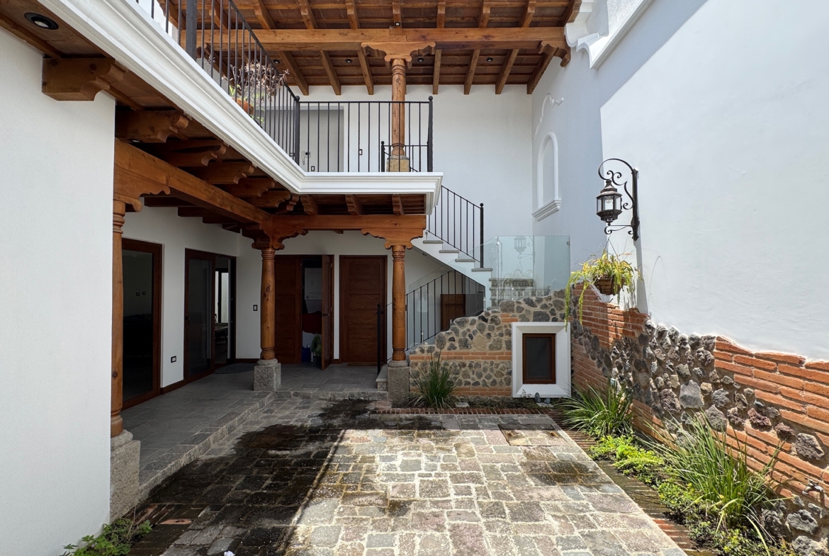 CASA AMUEBLADA EN ALQUILER EN ANTIGUA GUATEMALA