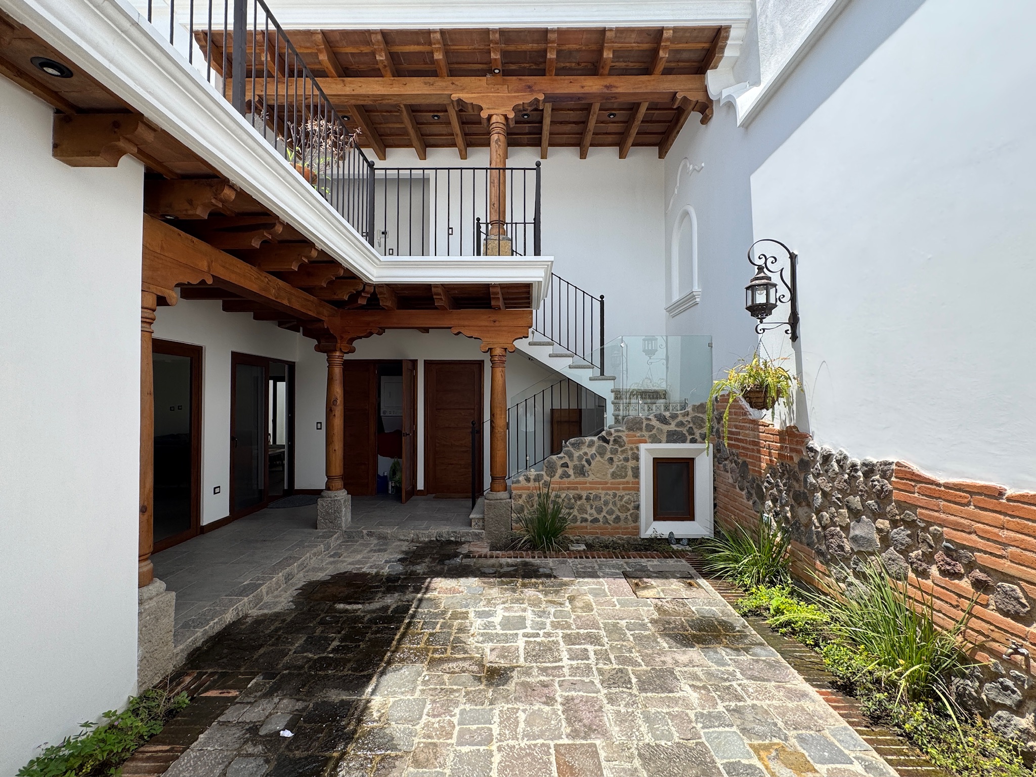 CASA AMUEBLADA EN ALQUILER EN ANTIGUA GUATEMALA