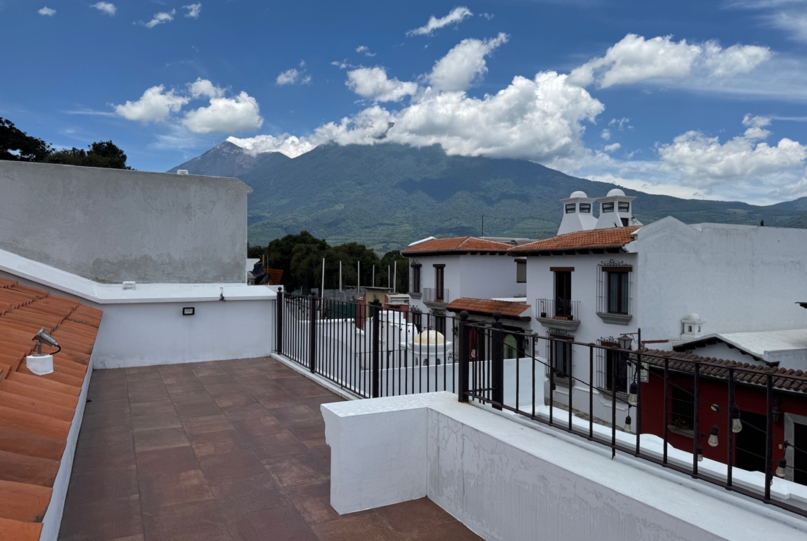 CASA AMUEBLADA EN ALQUILER EN ANTIGUA GUATEMALA