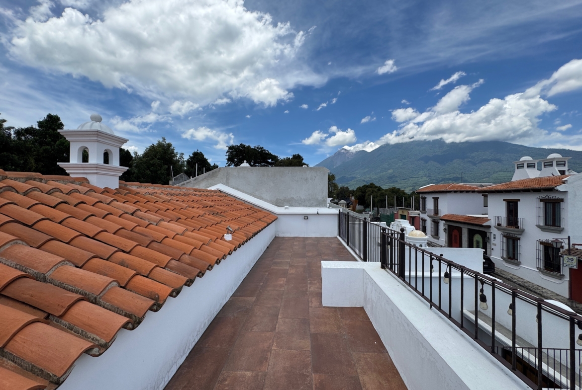 CASA AMUEBLADA EN ALQUILER EN ANTIGUA GUATEMALA