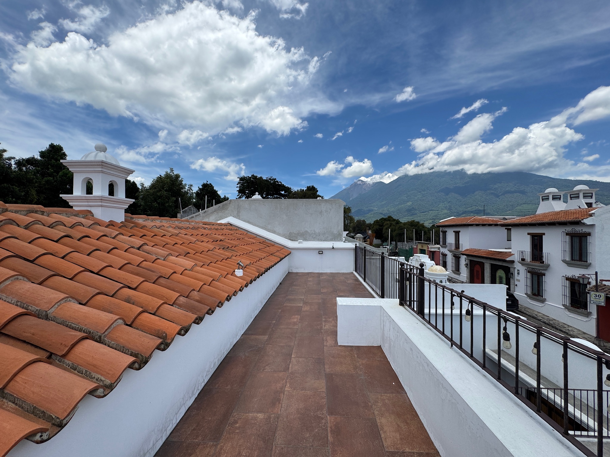 CASA AMUEBLADA EN ALQUILER EN ANTIGUA GUATEMALA