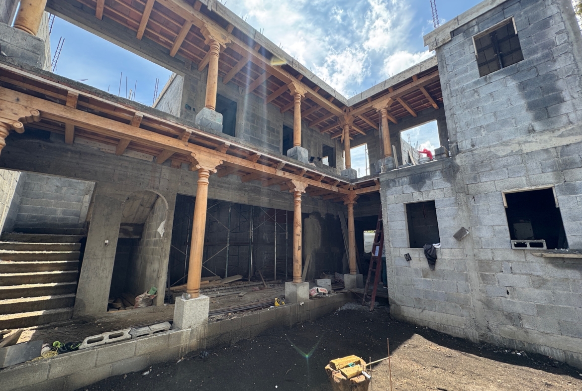 CASA EN CONSTRUCCIÓN EN VENTA EN ANTIGUA GUATEMALA