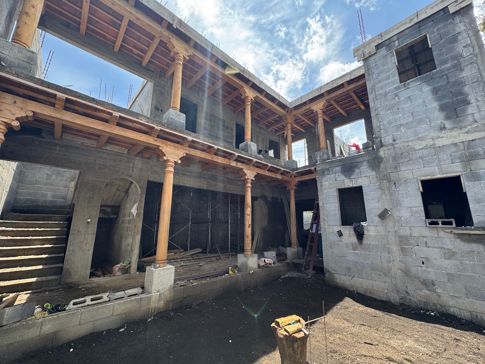 CASA EN CONSTRUCCIÓN EN VENTA EN ANTIGUA GUATEMALA