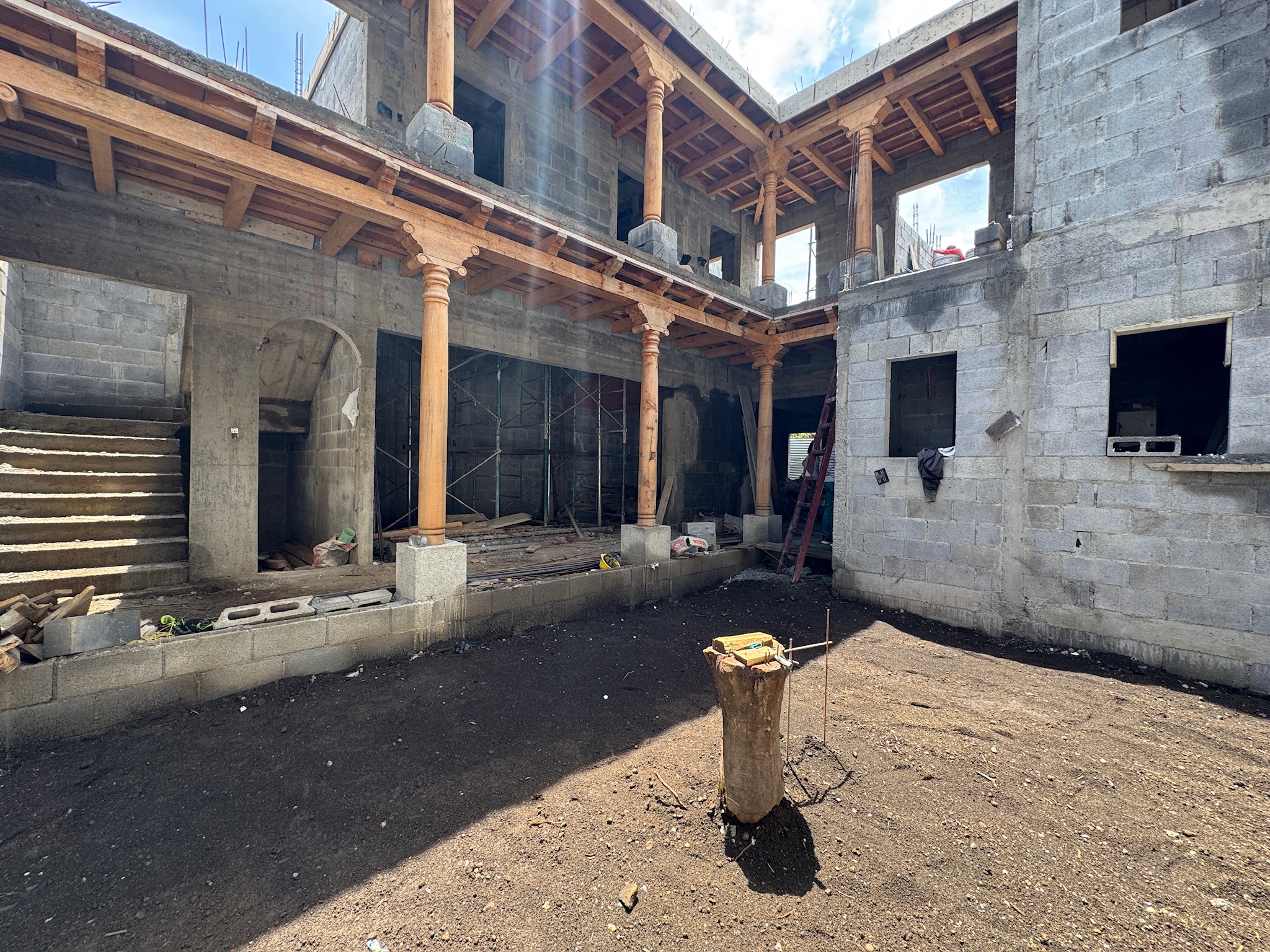 CASA EN CONSTRUCCIÓN EN VENTA EN ANTIGUA GUATEMALA