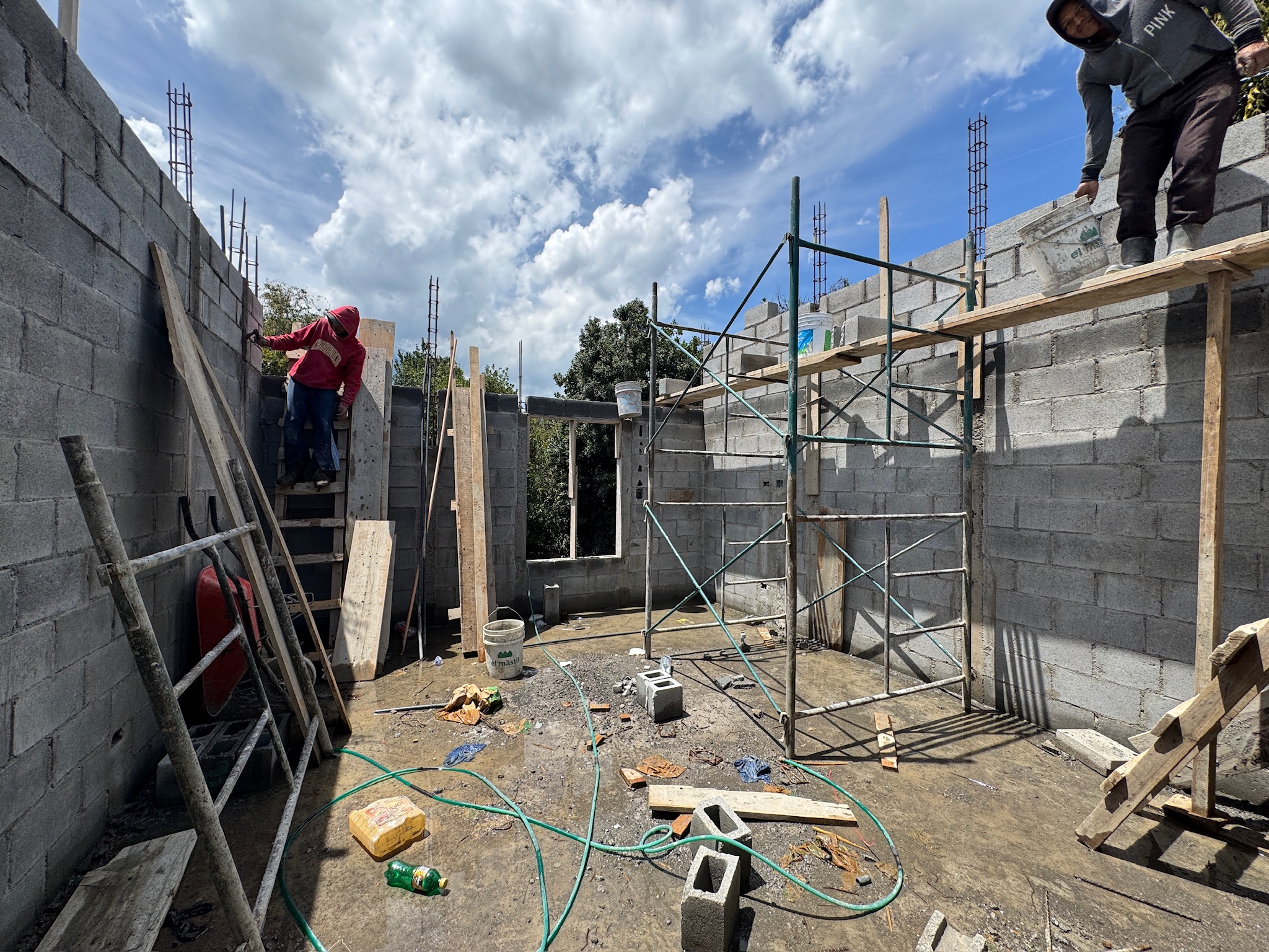 CASA EN CONSTRUCCIÓN EN VENTA EN ANTIGUA GUATEMALA