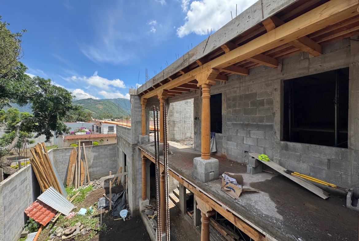CASA EN CONSTRUCCIÓN EN VENTA EN ANTIGUA GUATEMALA