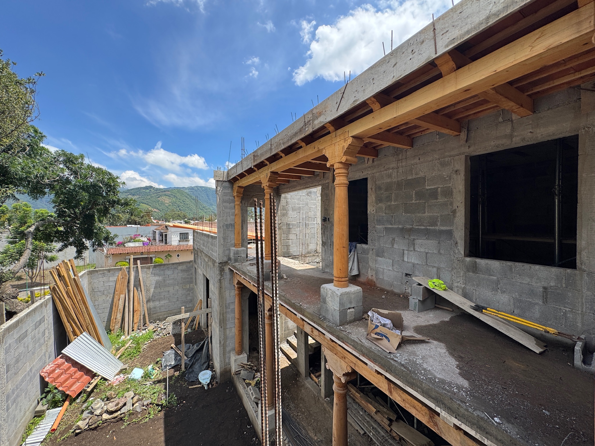 CASA EN CONSTRUCCIÓN EN VENTA EN ANTIGUA GUATEMALA
